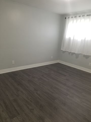 For Lease - 1033 Centre Street, Whitby, Ontario - Photo 3