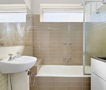 St Kilda East - Photo 2