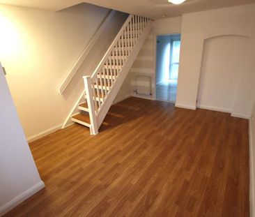 2 bedroom end of terrace house to rent - Photo 6