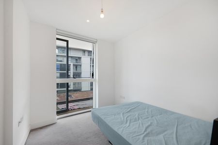 2 Bed Flat, River Gardens Walk, SE10 - Photo 3