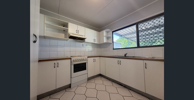 3 BEDROOM HOME IN DEERAGUN + POOL - Photo 1