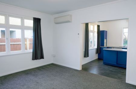 MODERN FAMILY HOME - Photo 2