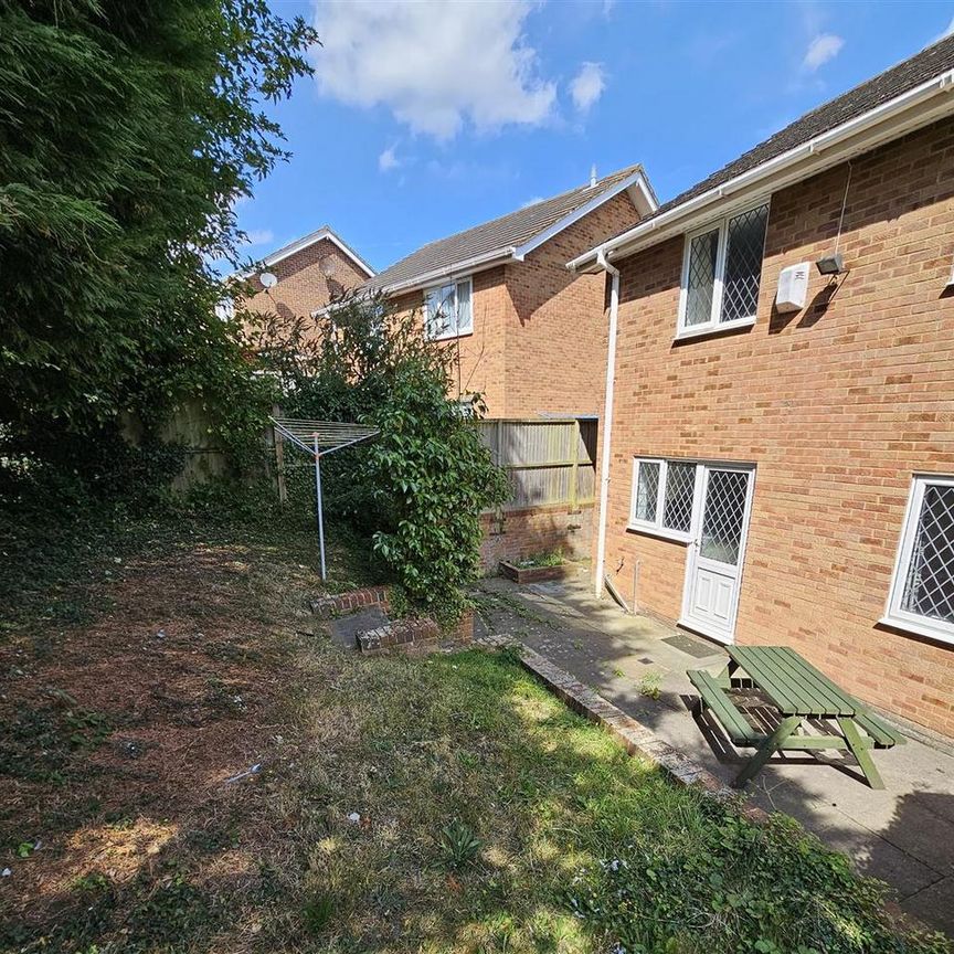 6 bedroom house to rent - Photo 1