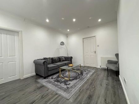 3 bedroom flat to rent - Photo 2