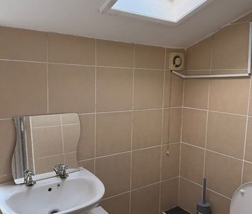 1 Bed Terraced House, Russell Street, LU1 - Photo 2