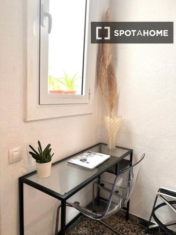 barcelona, Catalonia 08003 - Photo 4