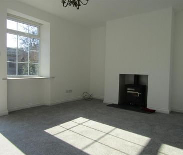 2 bedroom end of terrace house to rent - Photo 3