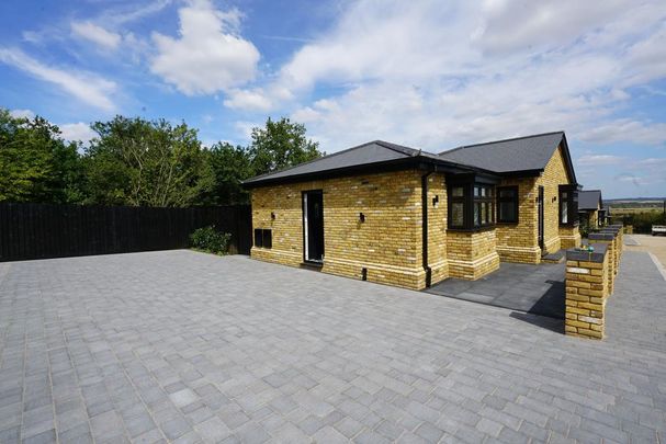 2 bedroom bungalow to rent - Photo 1