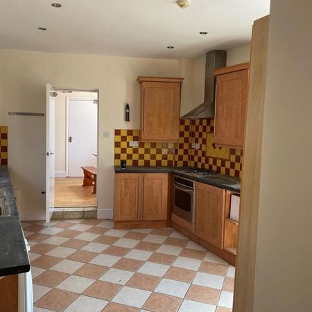 2 bedroom ground floor flat to rent - Photo 4