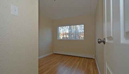 175-211 Harlington Crescent - Photo 4