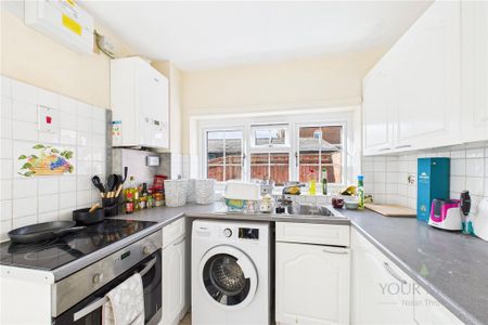 2 bedroom end of terrace house to rent - Photo 3