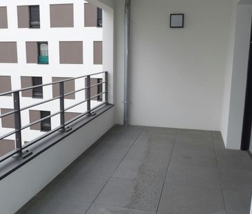 Villeurbanne : Etage élevé T3 avec cuisine équipée, terrasse et garage - Photo 1