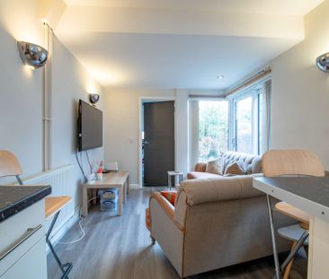 Stylish, spacious and homely - what more could you ask for? - Photo 2