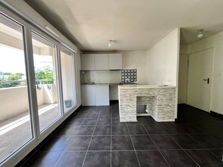 Location Appartement 3 pièces 60m² LORMONT 33310 - Photo 2