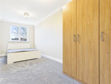 Grove Crescent, Hanworth, TW13, Feltham - Photo 2