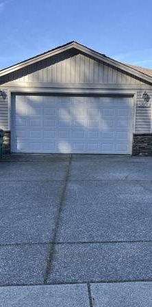 Spacious 3 bed 2 bath upper level in North Nanaimo - Photo 1