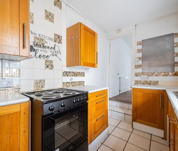 Terraced House to rent - Wykeham Street, Medway, ME2 - Photo 4