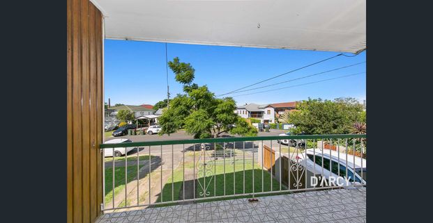 Best Of Both Worlds - Photo 1