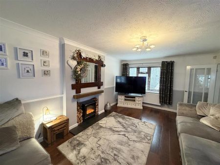 3 bedroom semi-detached house to rent - Photo 2