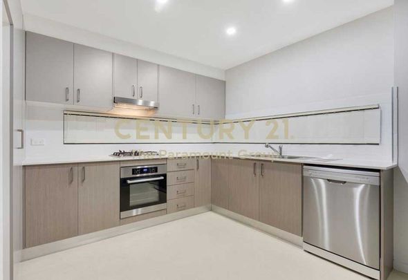 Century 21 the Paramount Group - Photo 1