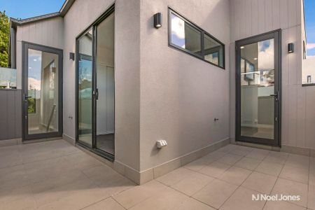 4/6 Esther Crescent, MOOROOLBARK - Photo 5