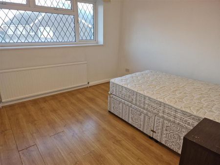 House share to rent - Photo 2
