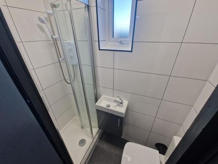 6 bedroom terraced house to rent - Photo 2