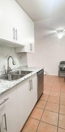 2 Bedroom + 1.5 Bathroom - Fully Renovated unit - Photo 1