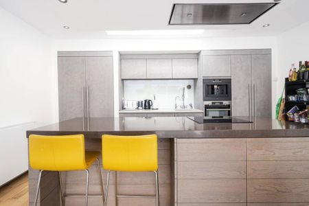 3 bedroom flat to rent - Photo 4