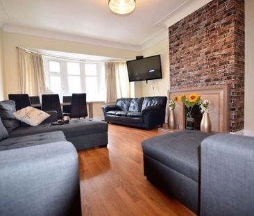 6 bedroom Flat in Otley Road, Leeds - Photo 6