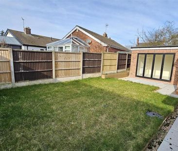 3 bedroom detached bungalow to rent - Photo 5