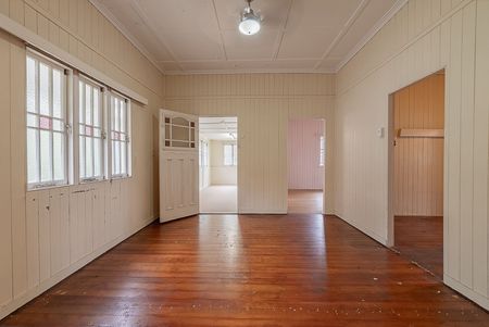 OPTIMAL LOCATION - OPPOSITE IPSWICH HOSPITAL - Photo 4