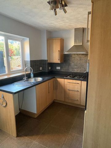 2 bedroom terraced house to rent - Photo 3