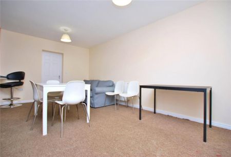 6 bedroom detached house to rent - Photo 2