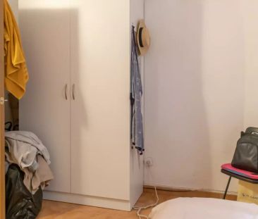 Double bed in Rooms for rent in cosy 4-bedroom apartment in Centro - Photo 5
