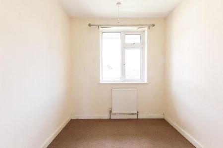 Mead Crescent,Southampton - Photo 3