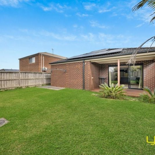 18 Majestic Drive, Officer - Photo 1