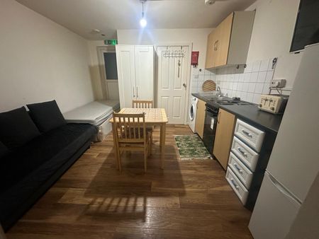 Studio Flat, Middleham Road, N18 - Photo 5