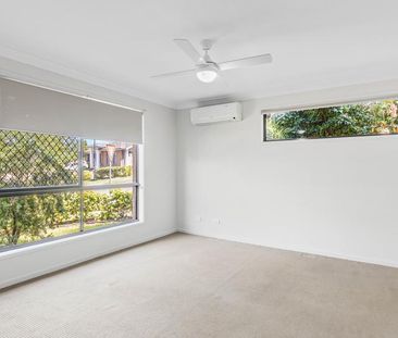 MODERN FAMILY HOME IN FANTASTIC LOCATION - Photo 6