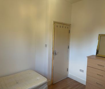 Room in a Shared Flat, Calderon Road, E11 - Photo 3