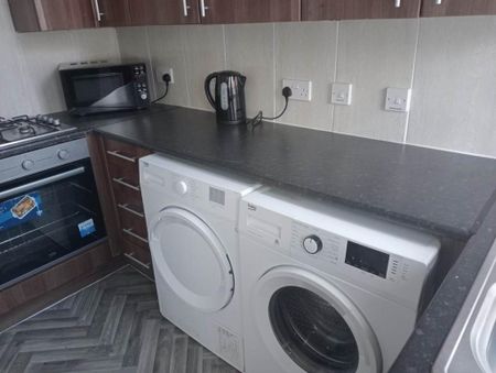 3 bedroom terraced house to rent - Photo 5