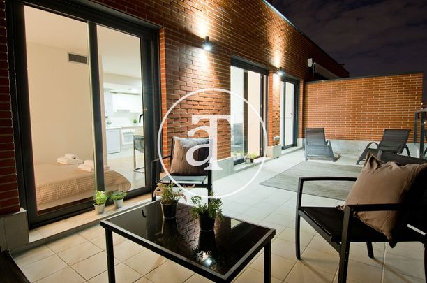 One-bedroom penthouse for temporary rent with a terrace near Puerta de Atocha Station - Photo 1
