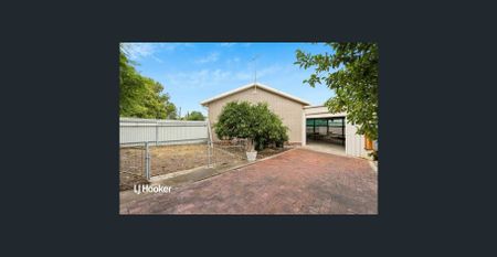 Spacious 3-Bedroom Home in Hillcrest - Photo 3