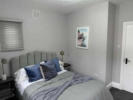 2 Bed Flat, Tennyson Street, SW8 - Photo 3