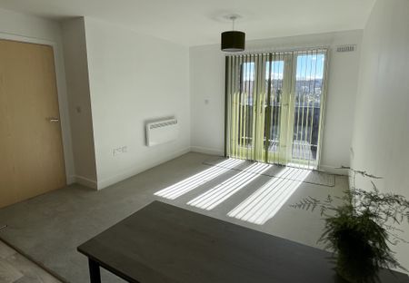 Modern, Attractive & Open Plan Two Bedroom Apartment with Balcony for Rent in Tonbridge - Photo 3