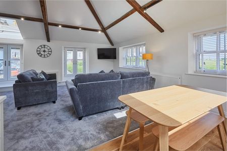 East Crescent - Photo 4