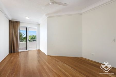 STUNNING VIEWS FROM THIS GORGEOUS TWO BEDROOM MODERN APARTMENT - Photo 5