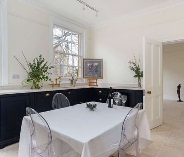 Elegant ground-floor one-bedroom apartment with Cathedral views. - Photo 5