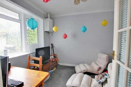 4 bedroom detached bungalow to rent - Photo 2