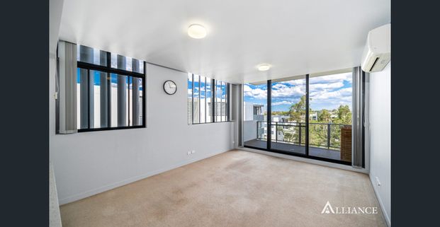 Stylish Apartment in Block A With District Views - Photo 1